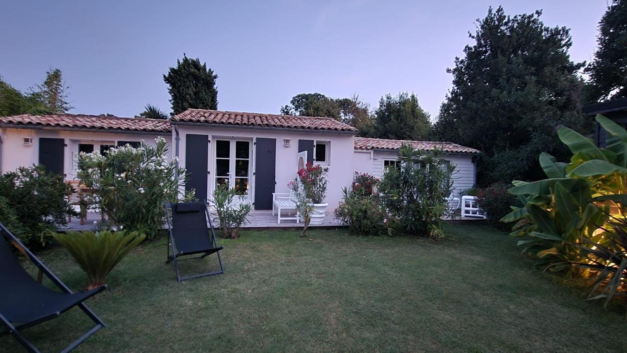 Bed and Breakfast Le Jardin Des Portes Les Portes-en-Re Exterior foto